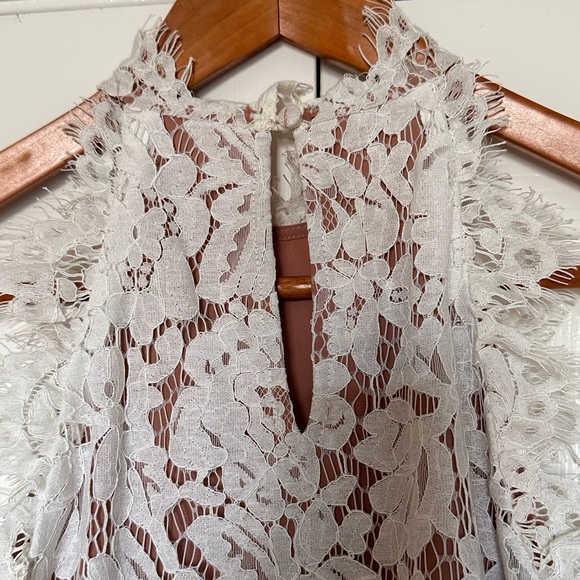 White lace lined tank top - Picture 9 of 11